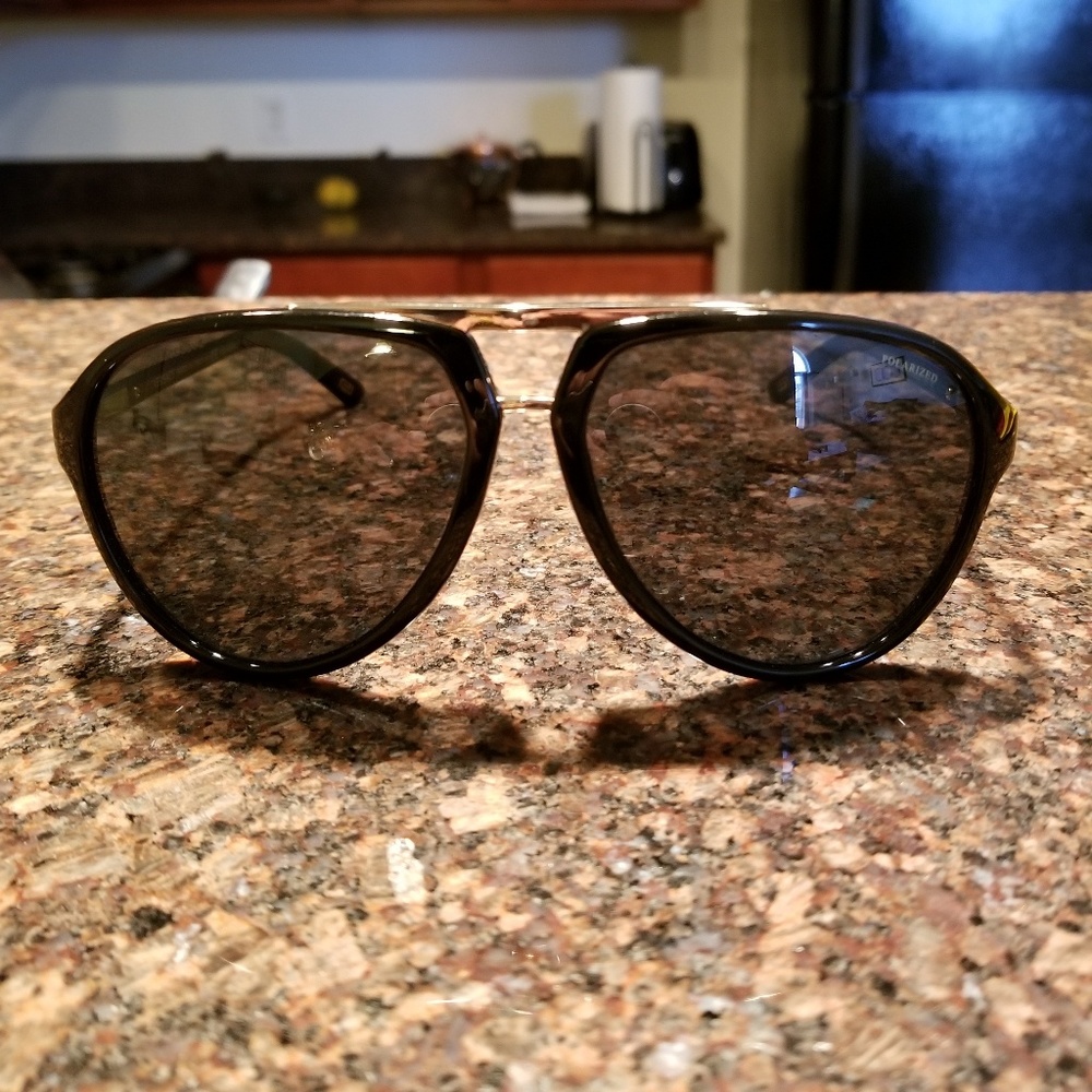 VERSACE POLARIZED SUNGLASSES (AUTHENTIC)